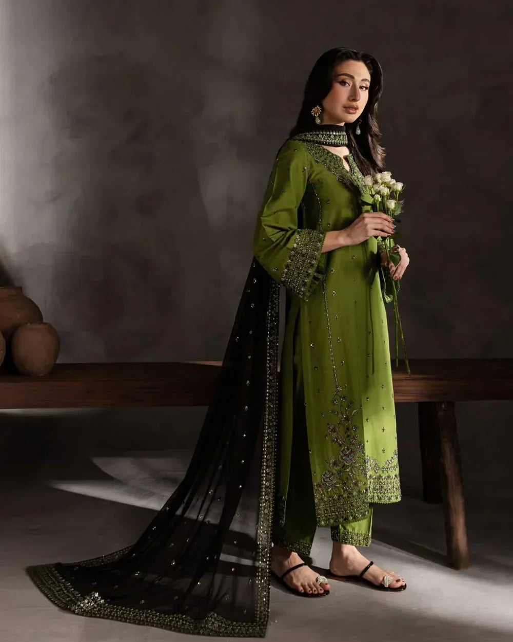Ezza lawn 3PC – Elegance in Every Thread